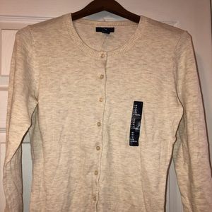 Gap sweater